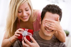 podarki-martovskim-muzhchinam