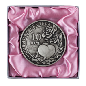 chto-podarit-na-godovshhinu-svadby